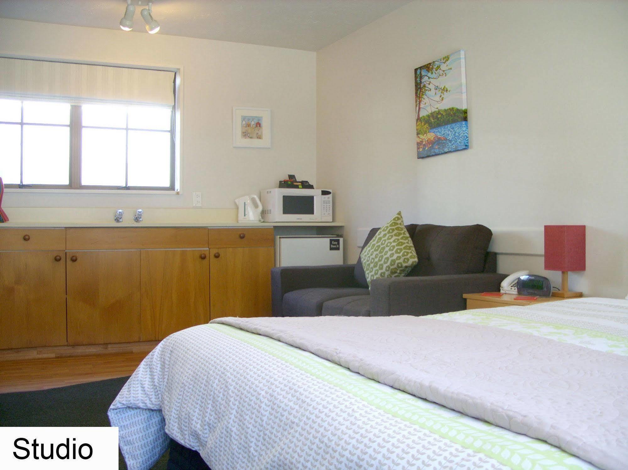 Tudor Court Motel Christchurch Dış mekan fotoğraf